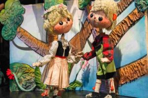 Luna darurilor de poveste pentru cei mai mici spectatori