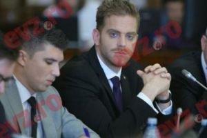 Ilan Laufer, este complet necalificat spune Ludovic Orban. Nu poţi pune nişte habarnişti miniştrii. El îl susţine, astfel, pe Klaus Iohannis