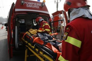 Tanar ranit dupa ce a intrat cu masina pe contrasens si a provocat un accident