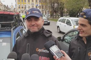 FOTO&VIDEO. Aventurierii Bertici, la un pas să fie arestaţi! Au scăpat cu…ţigări