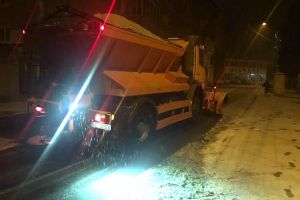 Se circula pe toate drumurile din vestul tarii. Continua curatarea autostrazii si a soselelor