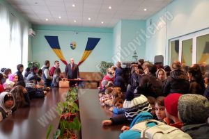 MORENI: Părinţii elevilor din şcoala neîncălzită i-au dus pe micuţi la primărie