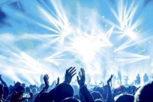 Anunţ ȘOC făcut pe SCENĂ, în faţa FANILOR: Sunt GAY! Iubitul este un ARTIST cunoscut - VIDEO