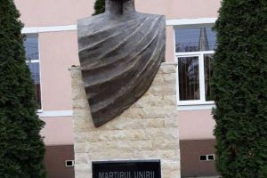 VINERI: Centenarul Marii Uniri sărbătorit la Teiuş. Dezvelirea bustului eroului martir Ion Arion, expoziţie de pictură, lansare de carte şi spectacol folcloric