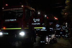 Casă în flăcări la Răşinari – Trei echipaje de pompieri la faţa locului