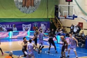 Un MECI DE POVESTE cu baschetbalişti PITEŞTENI şi AMERICANI!