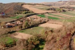 VIDEO: Peisaje de poveste pe traseul mocăniţei Teaca – Râciu!