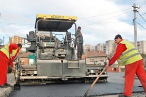 Mai mulţi bani pentru drumuri. Că nu vin firmele la licitaţii!