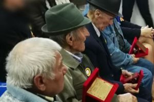 Anul Centenar. L-am găsit pe soldatul care A REFUZAT să TRAGĂ în mareşalul Antonescu. Ce poveste, ce ISTORIE superbă!