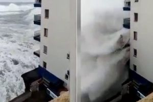 VIDEO: Valuri de şapte metri au rupt balcoane în Tenerife