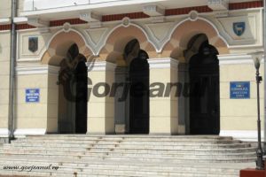 Pe ce a dat Prefectura zeci de mii de lei. Vezi cât costă întoarcerea ceasului din turnul Palatului Administrativ şi curăţenia în clădire