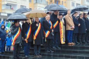  Refuzul unui demnitar de a participa la Ziua Naţională poate fi considerat un act ofensator, afirmă prefectul