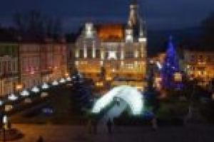 Peste 500.000 de lei pentru instalaţiile luminoase ce vor îmbrăca municipiul Caransebeş în straie de sărbătoare