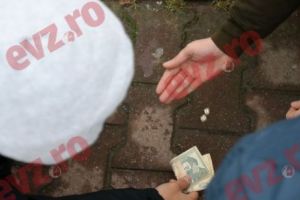 Lumea barbugiilor din Piaţa Chiliei. Tripouri şi babaroase pentru fraieri. Investigaţie EVZ