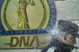 UNIVERSUL DNA se CLATINĂ. Încă un personaj CONTROVERSAT a fost ACHITAT. Înfrângere după înfrângere pentru instituţia JUSTIȚIEI