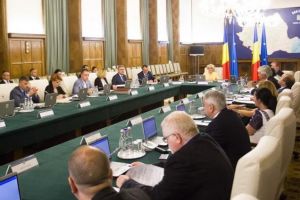 Noii miniştri au depus jurământul de învestitură în funcţii. Iohannis a refuzat-o pe Olguţa Vasilescu la Transporturi