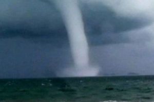 Șoc şi groază în Italia! Trei tornade au lovit sudul peninsulei într-o singură zi! VIDEO impresionant!
