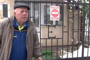 Un profesor de sport, fost luptător, şi-a agresat tatăl în vârstă de 82 de ani, ...