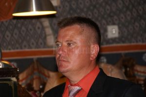 Cum s-a transformat un poliţist în huligan: l-a lovit cu palma şi picioarele pe un coleg şi ...