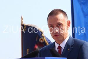 Mihai Fifor, fostul ministru al Apararii Nationale, a devenit camaradul de onoare al militarilor profesionisti