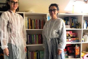 Două studente aduc bucurie copiilor. Biblioteci în secţiile de pediatrie