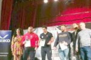 FOTO: Sportivii de la CS Unirea Alba Iulia au dominat naţionalele de powerlifting împins din culcat de la Alba Iulia | CS Zamolxis Alba Iulia a câştigat, pe echipe, la juniori mici