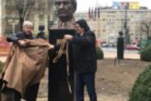 Bustul fostului rector al Universităţii de Vest, Eugen Todoran, dezvelit pe Aleea Personalităţilor