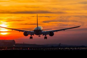 Bărbat mort, după ce a fost lovit de un avion aflat în decolare