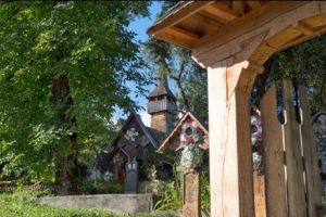 CENTENAR. Folclorul şi TRADIŢIILE populare sunt STUDIATE în două şcoli din MARAMUREŞ