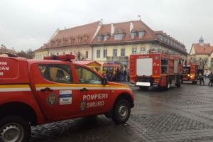 FOTO Incendiu în Piaţa Mare. Două maşini de pompieri sunt acolo