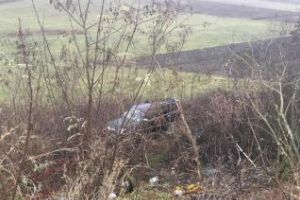 Accident pe un drum din Cluj. O şoferiţă a ajuns la spital, după ce s-a răsturnat cu maşina FOTO