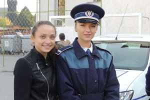 Elevii unui liceu din Baicoi, invatati de politisti cum sa foloseasca internetul in siguranta