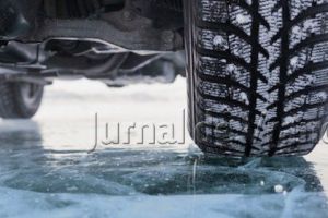 Ce trebuie să facă şoferii când e polei