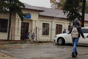 MORENI: Părinţii par să câştige lupta pentru şcoală! Primele calorifere au ajuns şi urmează să fie montate