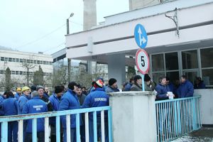 Energeticienii, între resemnare şi speranţa într-o „minune”