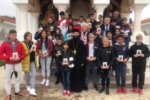 Copiii de la Casa „Pinocchio” din Băbeni în pelerinaj la Mănăstirea Suieşti