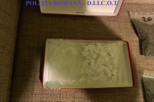 PERCHEZIȚII DE AMPLOARE la traficanţi de droguri