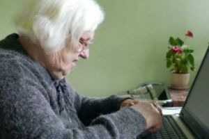 O babă ÎNDRĂGOSTITĂ jecmănită de un GIGOLO