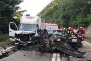 Atenţie, ȘOFERI! Accident pe Valea Oltului. Circulaţia este BLOCATĂ COMPLET