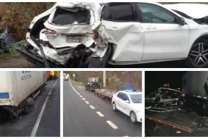FOTO| Accident pe Valea Oltului: Coliziune între o platformă cu două autoturisme şi un autocamion. Se circulă alternativ