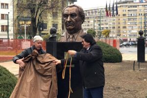 Bust dezvelit in Parcul Central, in santier si cu muzica de fanfara
