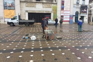 Se lucreaza in Piata Victoriei. Se schimba dalele sparte, santierul mare incepe abia in 2019