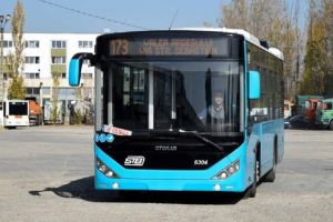 Probleme la autobuzele abia cumparate. Șoferii graşi nu încap la volan. Primăria anunţă că va remedia situaţia