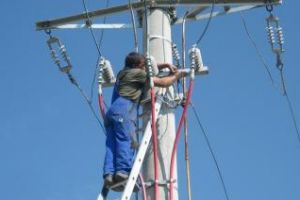 Se ia curentul în Floreşti! Când sunt programate penele de curent