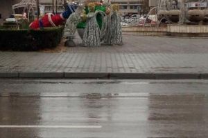 Mos Craciun a cazut beat, in tufe