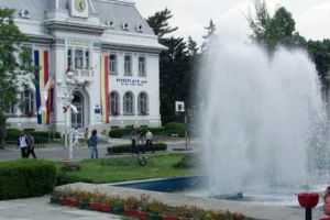 Primăria Piteşti schimbă plăcile de granit din centru