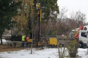 Firma contractată de Primărie lucrează la studiul geo pentru parcare subterană din parcul central