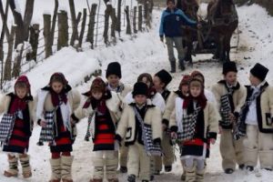 CENTENAR. Festivalul BUCOVINEI în Piaţa George Enescu din BUCUREŞTI