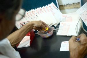 A jucat un bilet de 6,5 lei şi a câştigat la LOTO 200.000 de lei. Cine este fericitul câştigător