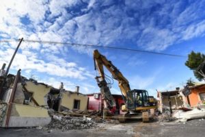 Vilele de lux ale unui clan mafiot din Italia, demolate. Ce s-a găsit în interior